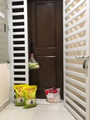 Pandemic turns Vietnam's condos into flourishing marketplaces ảnh 1