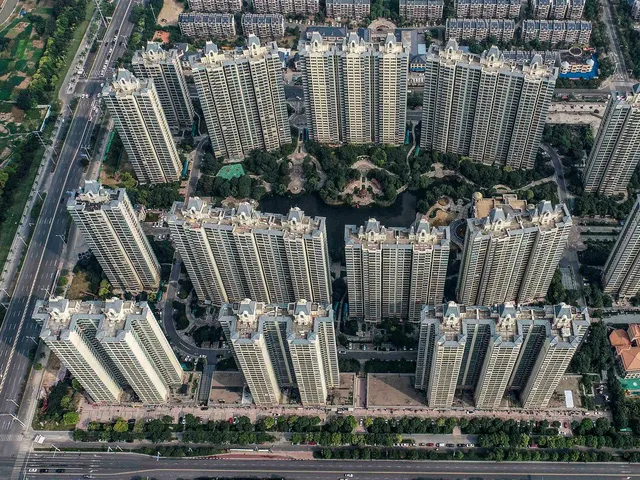 Người trẻ Trung Quốc sau khủng hoảng Evergrande: Ước mơ mua nhà vụt tắt trong chốc lát, không muốn đầu tư chứng khoán vì quá mệt mỏi - Ảnh 1.