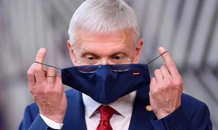 Nước đầu tiên tái phong tỏa trong làn sóng Covid-19 mới ở châu Âu ảnh 1