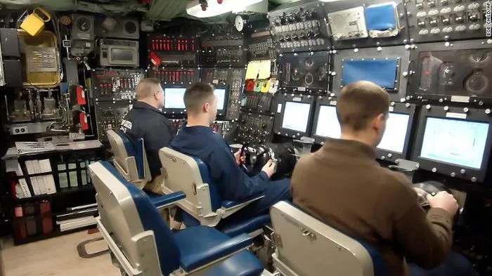 Tại sao tàu ngầm hạt nhân 3 tỷ USD của Mỹ lại có thể va vào núi ngầm? ảnh 1