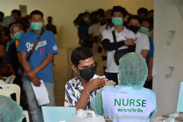 Đức phong tỏa toàn quốc với người chưa tiêm vaccine; Mỹ phát hiện nhiều ca Omicron ảnh 14 Đức phong tỏa toàn quốc với người chưa tiêm vaccine; Mỹ phát hiện nhiều ca Omicron ảnh 14