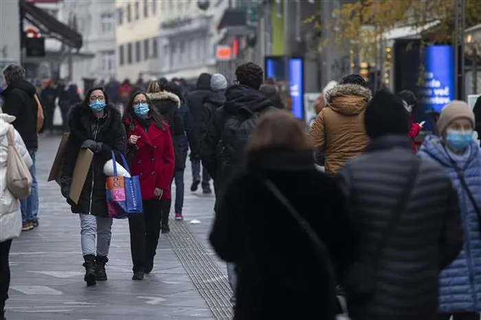  COVID-19 tới 6 giờ ngày 18/12: Vaccine Sputnik-V có thể vô hiệu hóa Omicron? ảnh 3