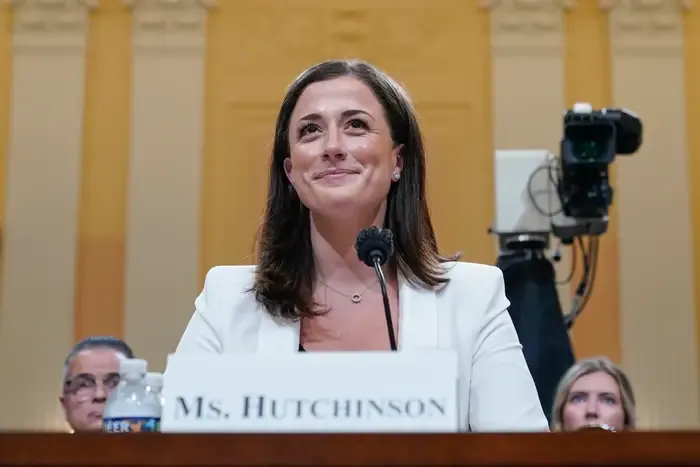 Tin nhắn mới tiết lộ cho thấy lời chứng của Hutchinson về ông Trump trong vụ 6-1 là trò gian lận