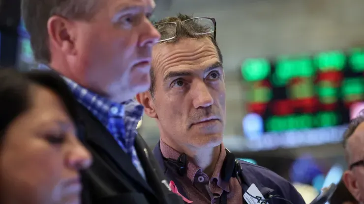 Phố Wall đứt mạch chuỗi 4 phiên giảm; Giá dầu gần như đi ngang