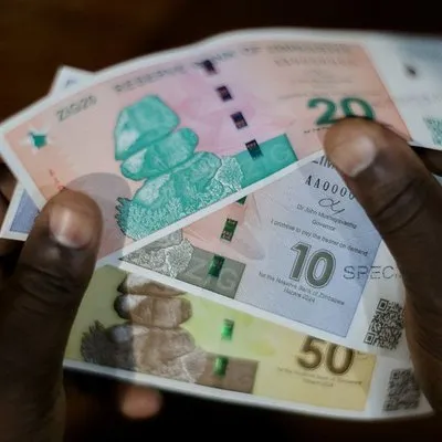 Zimbabwe quay lại chế độ bản vị vàng để chống siêu lạm phát