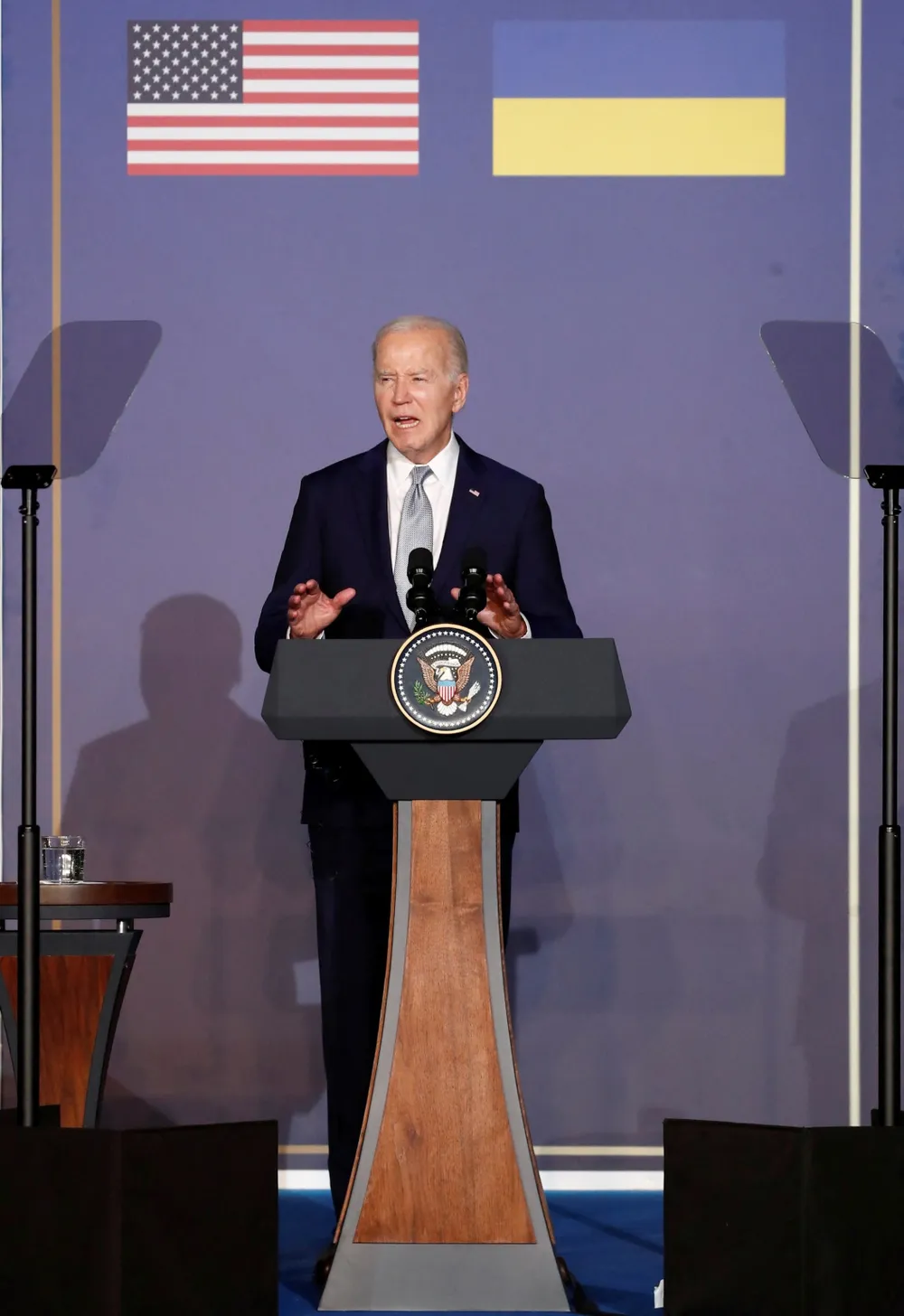 Tổng thống Joe Biden phát biểu khi tổ chức cuộc họp báo cùng với Tổng thống Ukraine... Cho xem nhiều hơnAlessandro Garofalo/Reuters