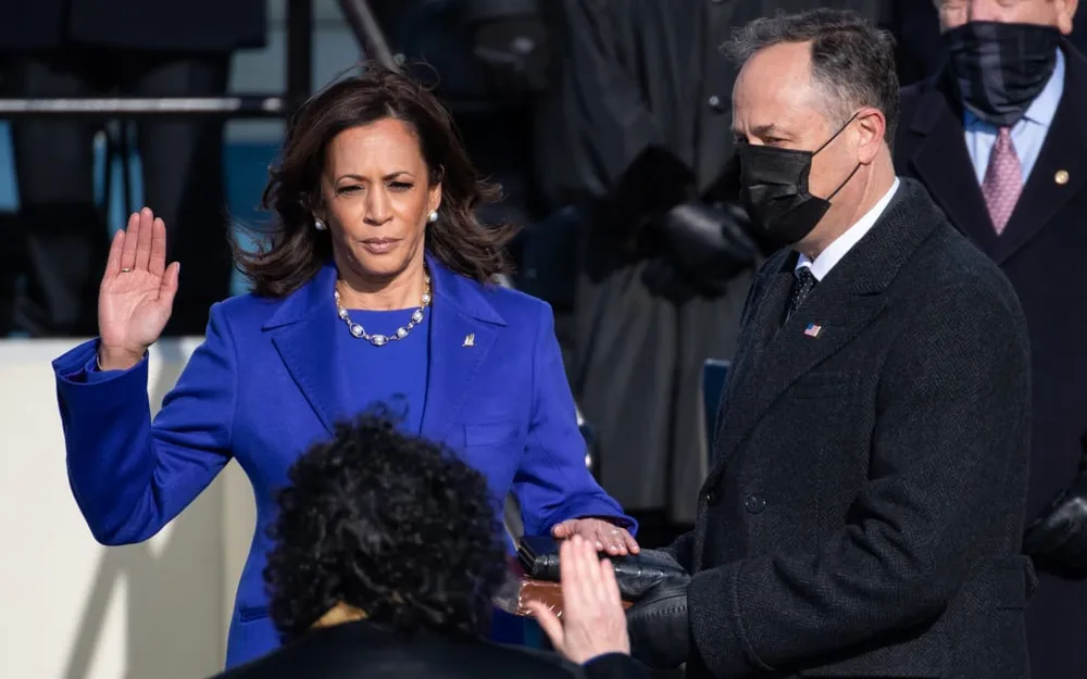 Bà Kamala Harris tuyên thệ nhậm chức Phó Tổng thống thứ 49 của Hoa Kỳ bởi Thẩm phán Tòa án Tối cao Sonia Sotomayor vào ngày 20 tháng 1 năm 2021, tại Điện Capitol Hoa Kỳ ở Washington, DC. Ảnh: Saul Loeb / AFP