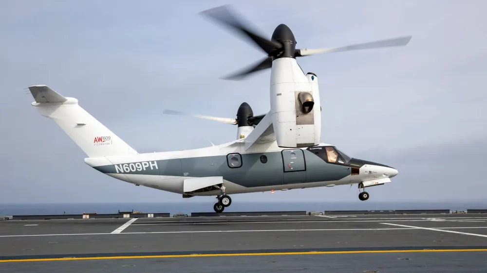 Máy bay cánh quạt nghiêng AW609 của Leonardo đang tiến hành thử nghiệm trên tàu sân bay ITS Cavour của Ý . LeonardoLeonardo