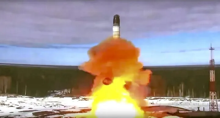 Nga lần đầu tiên bắn ICBM vào Ukraine