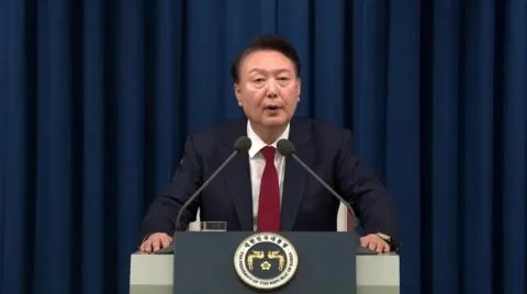 Tổng thống Hàn Quốc Yoon Suk Yeol tuyên bố thiết quân luật trong bài phát biểu toàn quốc vào đêm thứ Ba