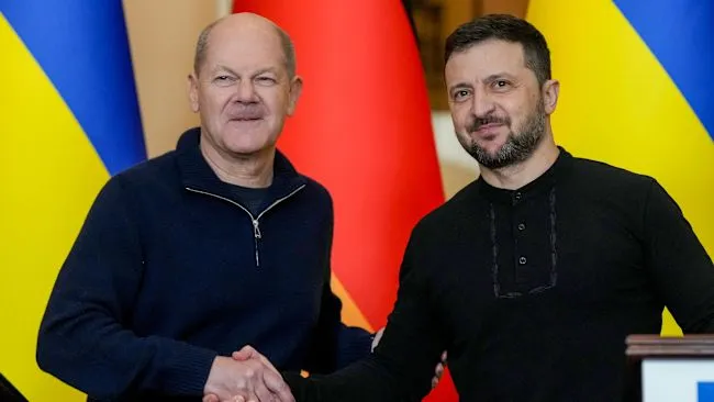 Ukraine's President Zelenskyy and Olaf Scholz attend a press conference in Kyiv on December 2.