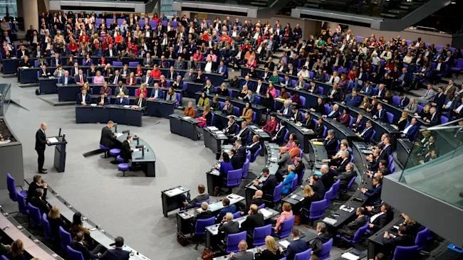 Olaf Scholz phát biểu trong phiên họp toàn thể tại Bundestag vào 16/12.