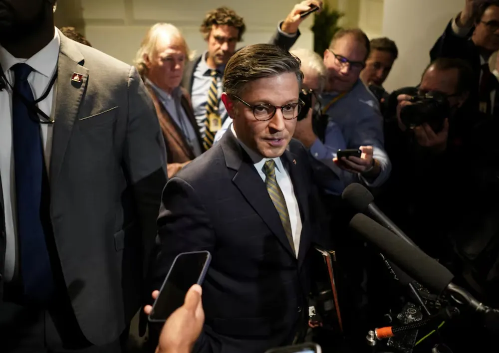 Chủ tịch Hạ viện Mike Johnson (R-LA) phát biểu với giới truyền thông vào ngày 20/12 năm 2024.ẢNH: Reuters