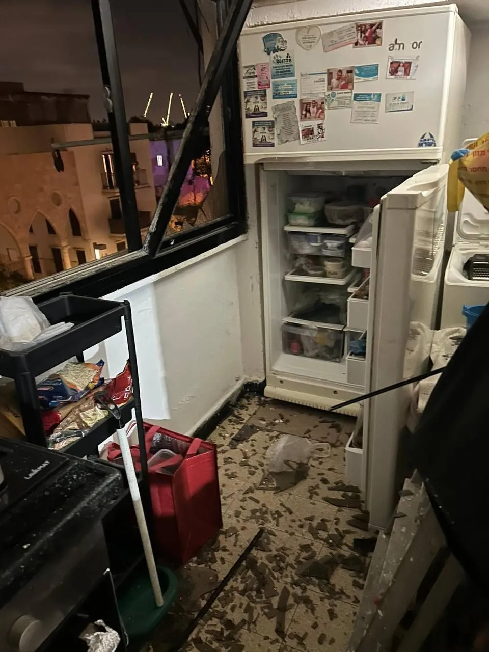 Nhà ở Tel Aviv bị hư hại sau cuộc tấn công bằng tên lửa từ Yemen