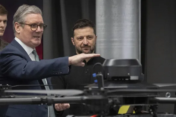 Starmer và Zelensky tham dự buổi giới thiệu máy bay không người lái của quân đội Ukraine tại Kyiv.Tín dụng:AP