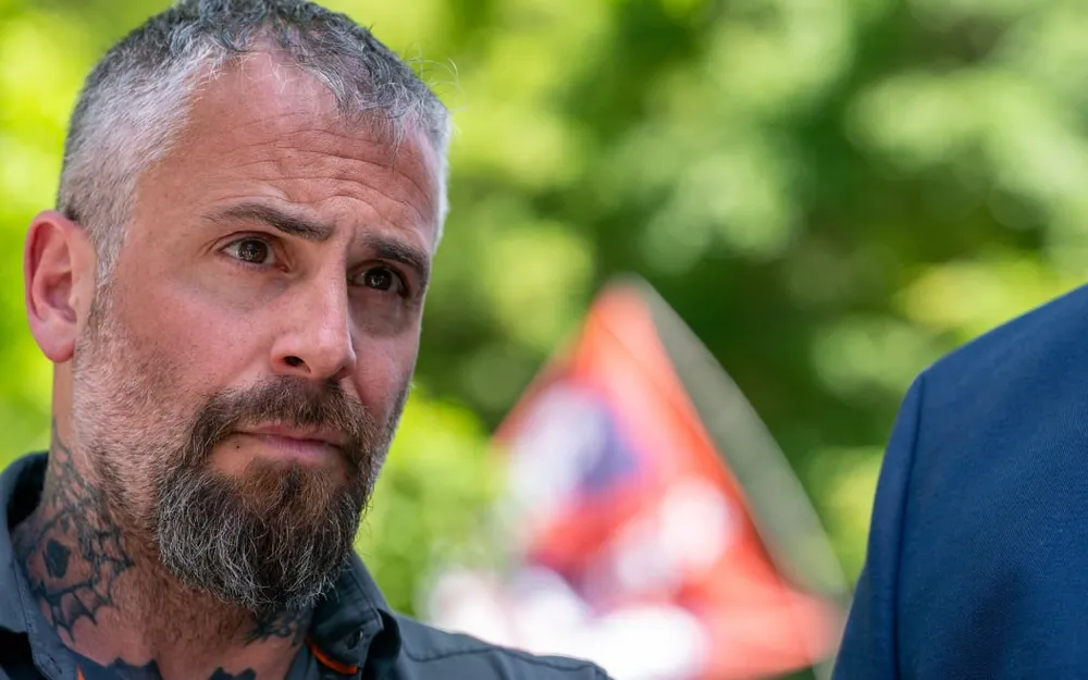 Michael Fanone, người đã làm chứng về việc bị đánh đập và bị bắn điện nhiều lần trong cuộc bạo loạn, cho biết anh cảm thấy bị phản bội. Ảnh: AFP / DAVID DEE DELGADO