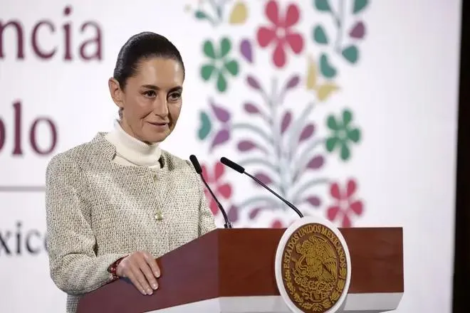 Claudia Sheinbaum, Tổng thống Mexico, phát biểu trong một cuộc họp báo, nơi bà trình bày Luật quốc gia mới nhằm xóa bỏ các thủ tục quan liêu và tham nhũng. Ảnh: Getty