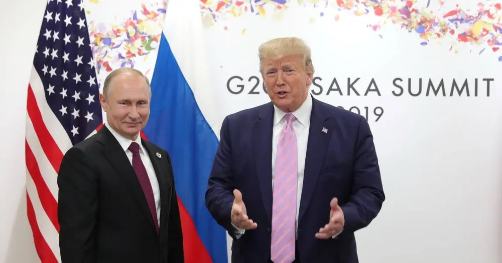 Tổng thống Nga Vladimir Putin và Tổng thống Hoa Kỳ Donald Trump tham dự cuộc họp bên lề hội nghị thượng đỉnh G20 tại Osaka, Nhật Bản ngày 28/6/2019. ẢNH: Sputnik/Mikhail Klimentyev/Kremlin 