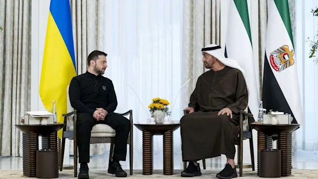 Volodymyr Zelenskyy và Tổng thống Sheikh Mohammed bin Zayed Al Nahyan gặp nhau tại Abu Dhabi, UAE vào thứ HaiNguồn: AP/WAM