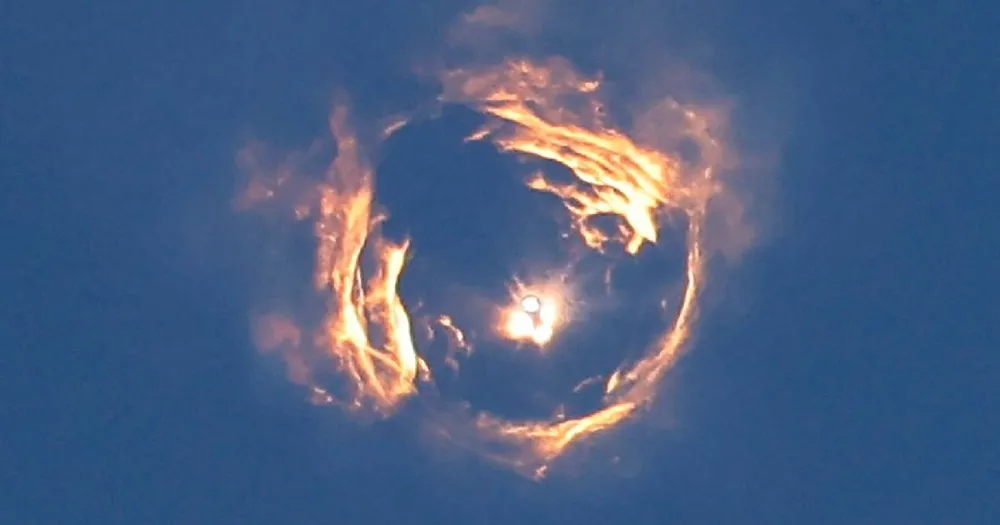 Tàu của SpaceX phát nổ trong không gian