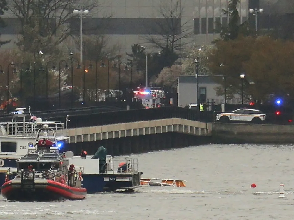 Giám đốc Siemens, vợ và 3 con thiệt mạng khi trực thăng rơi xuống sông Hudson 