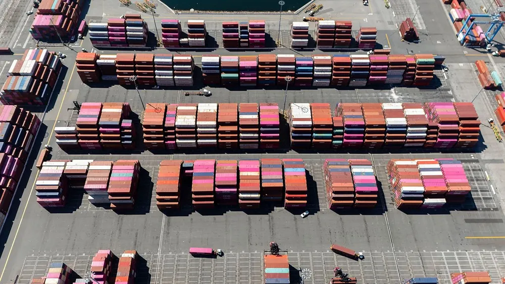 Báo Economist: Mỹ chỉ cách một cú sốc kinh tế lớn vài tuần nữa