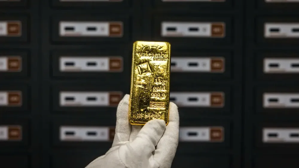 Vàng thế giới 9/5: Giảm hơn 1% sau khi ông Trump công bố thỏa thuận thương mại với Anh