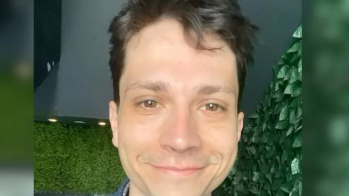 Chính quyền cho biết Neumayer đã "khạc nhổ vào một người bảo vệ Đại sứ quán" rồi bỏ trốn. (Ảnh: X)