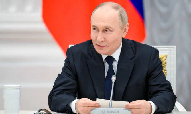 Tổng thống Nga Vladimir Putin gặp gỡ đại diện giới doanh nghiệp Nga tại Moscow vào ngày 26/5/2025. 
