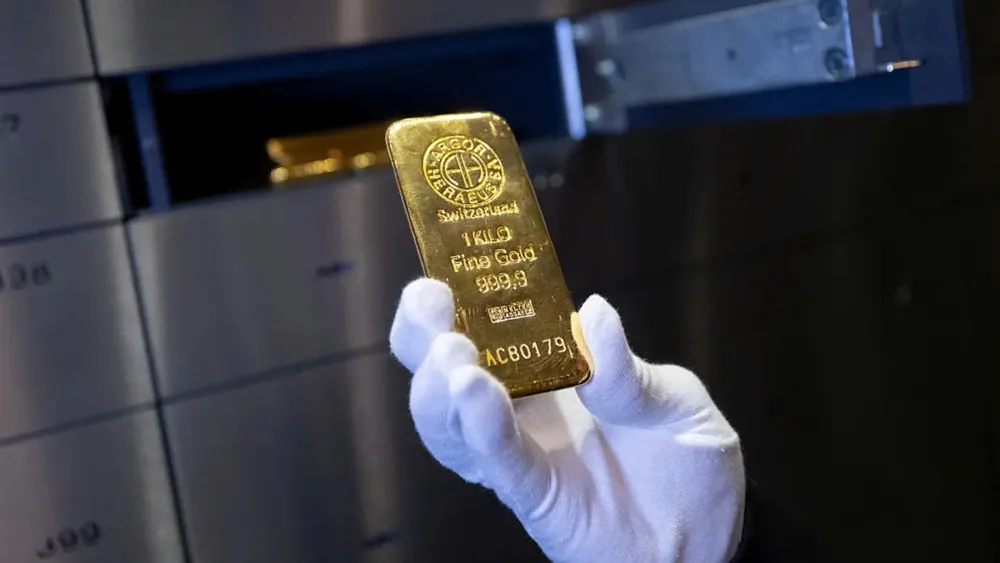 Vàng giảm hơn 1% vào cuối tuần, sau dữ liệu việc làm của Mỹ