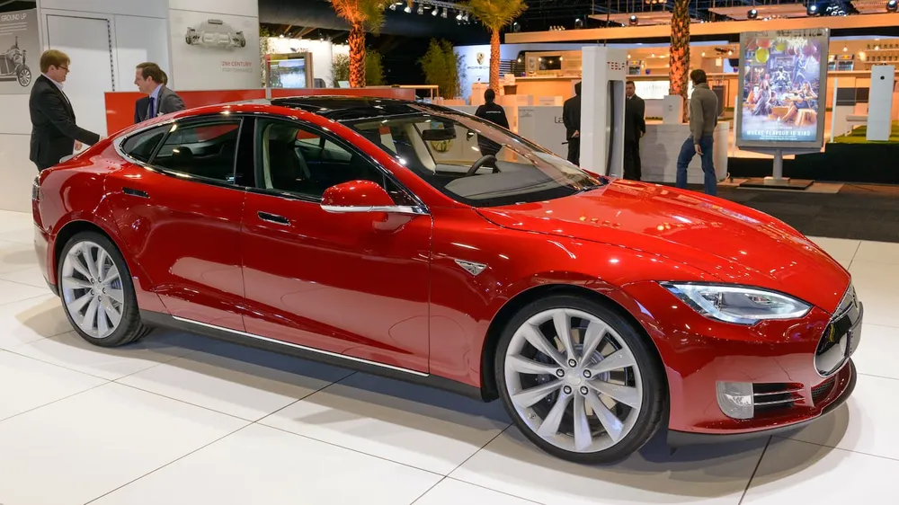 Chiếc xe Tesla Model S của Tổng thống Hoa Kỳ Donald Trump mua vào tháng 3 mang tính biểu tượng hơn vì ông không thể lái xe trên đường công cộng. Ảnh / Getty Images