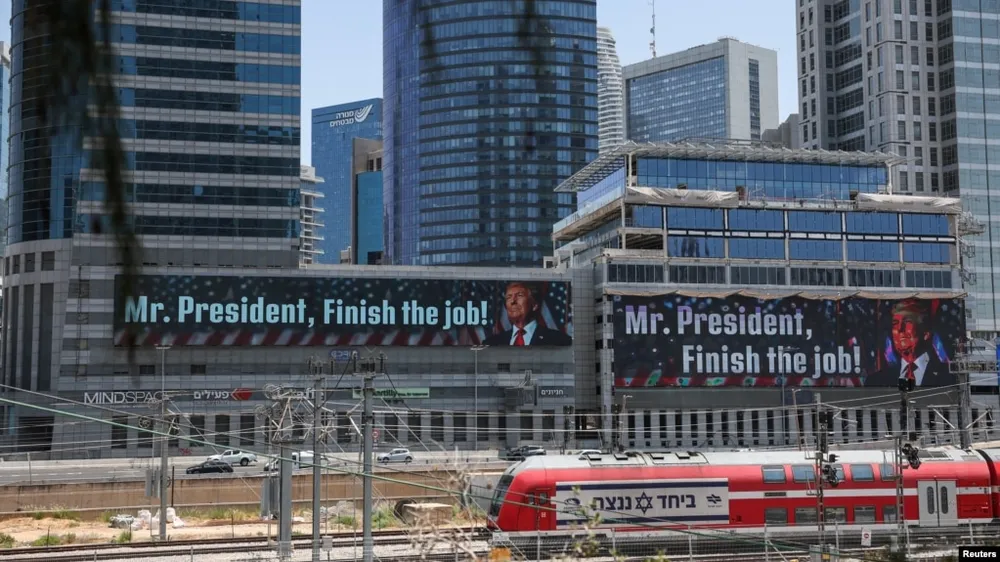 Tổng thống Hoa Kỳ Donald Trump xuất hiện trên các tấm biển quảng cáo khổng lồ ở Tel Aviv.