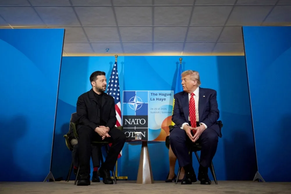 Tổng thống Volodymyr Zelensky gặp Tổng thống Donald Trump bên lề hội nghị thượng đỉnh NATO tại The Hague vào 25-6.
