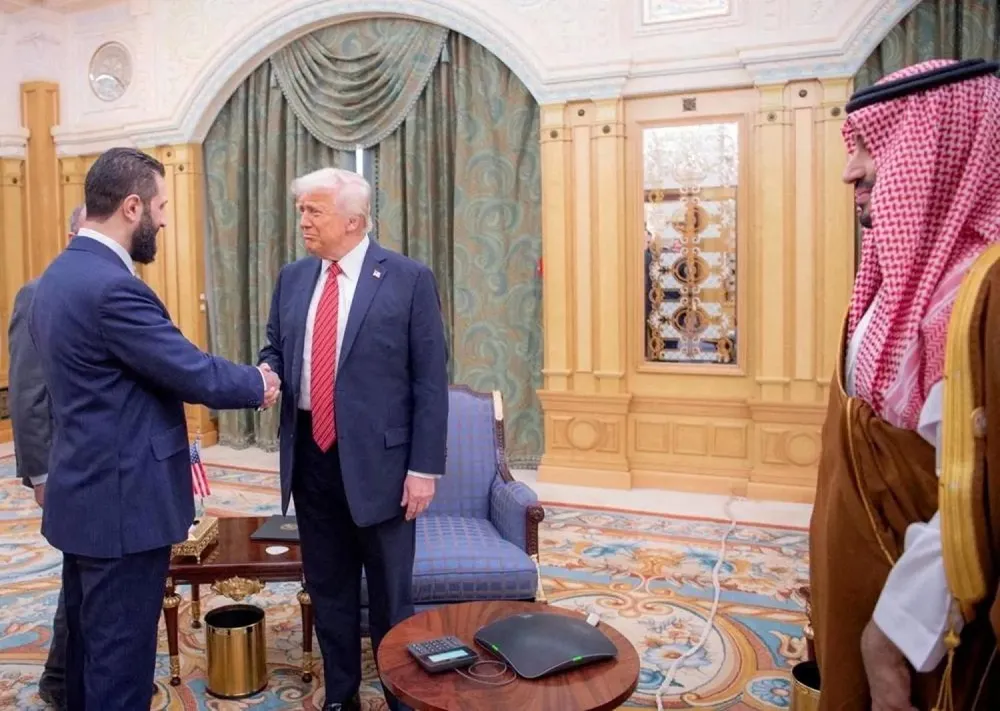 Tổng thống Donald Trump gặp Tổng thống Syria Ahmed al-Sharaa tại Riyadh, Ả Rập Xê Út. (SPA) 