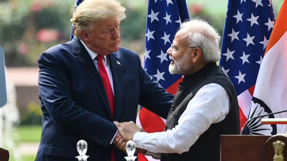 Trump bắt tay Modi trong cuộc họp báo chung tại Hyderabad House ở New Delhi vào ngày 25 tháng 2 năm 2020. Hình ảnh Getty.