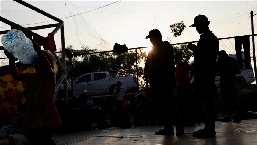 Những người di cư chờ lên đường trong một đoàn di cư đến Hoa Kỳ, sau thông báo hủy các cuộc hẹn của CBP One để đi đến biên giới phía bắc, tại Huixtla, Mexico, vào ngày 21 tháng 1 năm 2025.