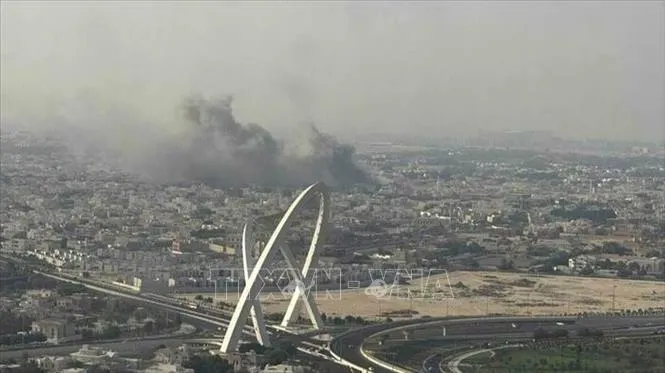 Khói bốc lên sau các vụ nổ ở Doha, Qatar ngày 9/9/2025. Ảnh: IRNA/TTXVN 