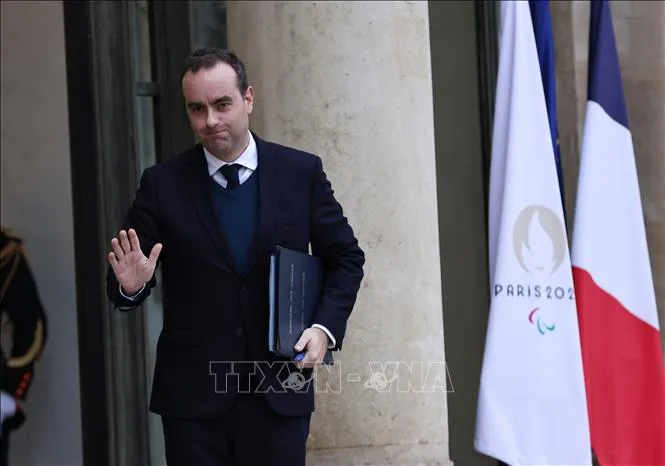 Ông Sebastien Lecornu tới cuộc họp nội các tại Paris. Ảnh tư liệu: THX/TTXVN