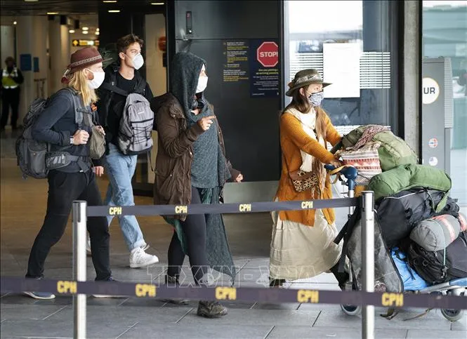 Hành khách tại sân bay Copenhagen, Đan Mạch. Ảnh minh họa: TTXVN