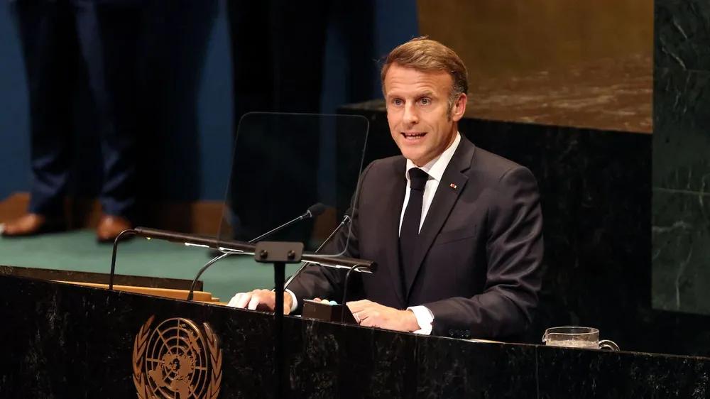 Tổng thống Pháp Emmanuel Macron phát biểu tại Hội nghị thượng đỉnh LHQ về người Palestine tại trụ sở LHQ trong khuôn khổ Đại hội đồng LHQ ở New York. 