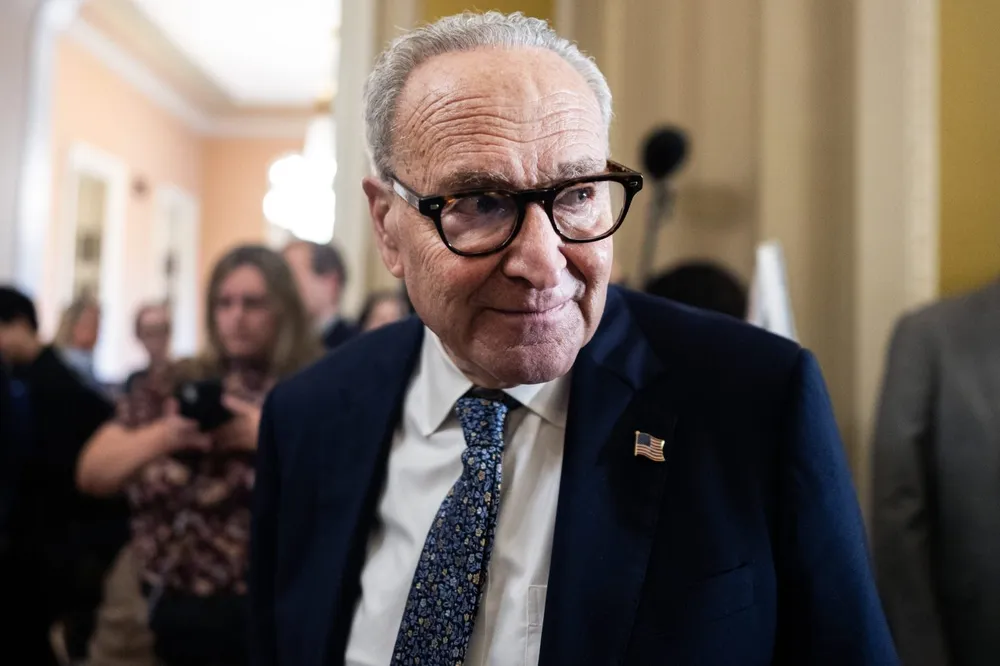 Lãnh đạo phe thiểu số tại Thượng viện Charles Schumer, DN.Y., tham dự buổi họp báo trưa của Thượng viện tại Điện Capitol Hoa Kỳ trước thời hạn cấp vốn cho chính phủ và ngăn chặn tình trạng đóng cửa chính phủ, vào thứ Ba, ngày 30-9-2025. Tom Williams/CQ-Roll Call, Inc qua Getty Images)