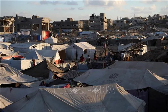 Lều tạm của người dân Palestine tại trại tị nạn al-Nuseirat ở Dải Gaza. Ảnh minh họa: THX/TTXVN