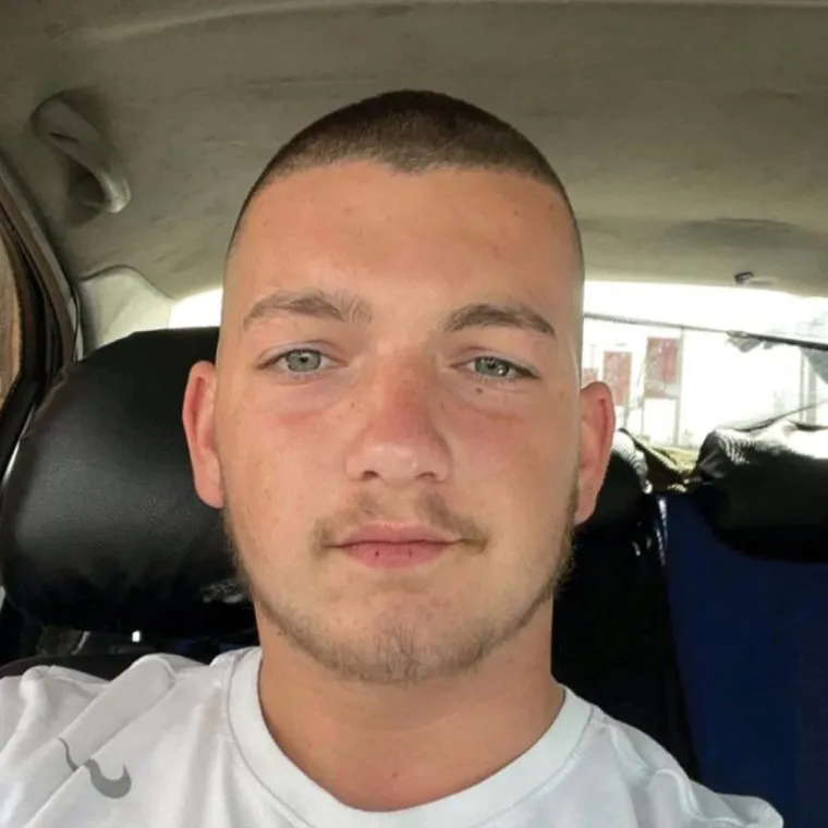 Bar Kupershtein đang làm nhân viên bảo vệ tại lễ hội âm nhạc Nova (Ảnh: Bản tin Bring Them Home Now)