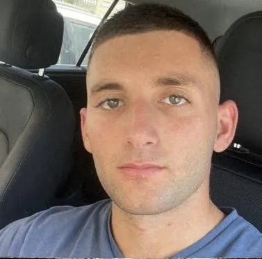 Người lính Israel Matan Angrest đã bị bắt cóc khi xe tăng của anh bị Hamas tấn công (Ảnh: Tài liệu phát tay Bring Them Home Now)