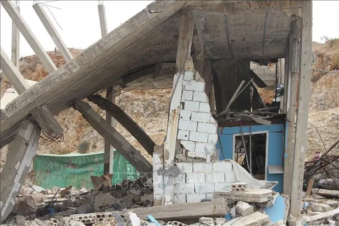 Ngôi nhà bị phá hủy sau cuộc không kích của Israel xuống thị trấn Aitaroun, miền Nam Liban ngày 13-11. Ảnh minh họa: TTXVN