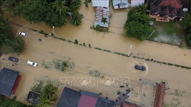 Cảnh ngập lụt sau những trận mưa lớn tại tỉnh Aceh, Indonesia. Ảnh: THX/TTXVN