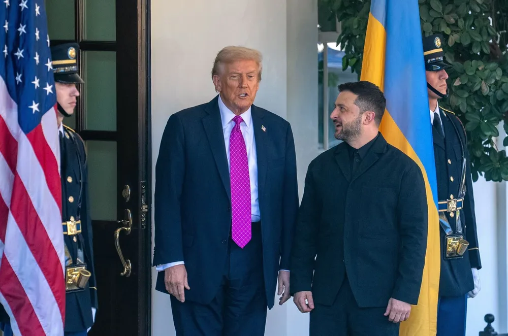 Tổng thống Mỹ Donald Trump trong cuộc gặp người đồng cấp Ukraine Volodymyr Zelensky tại Mỹ, ngày 17-10-2025. Ảnh: THX/TTXVN