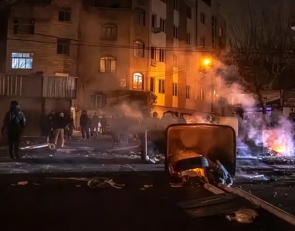 Người dân Iran trong một cuộc biểu tình ở Tehran. Ảnh: Middle East Images