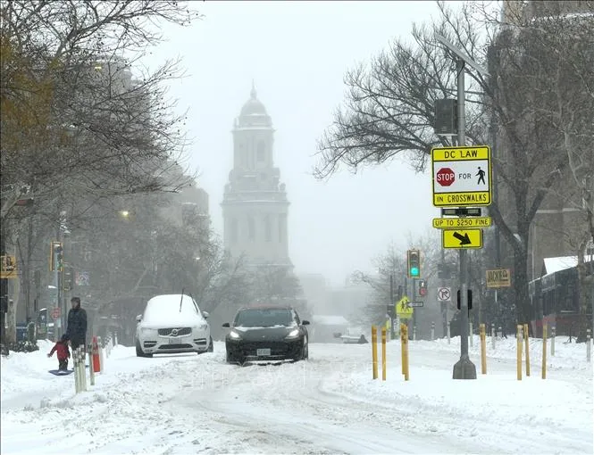 Thủ đô Washington DC phủ trắng trong cơn bão tuyết ngày 25-1. Ảnh: TTXVN