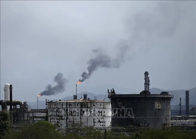 Khu liên hợp công nghiệp hóa dầu ở bang Anzoategui, Venezuela. Ảnh: THX/TTXVN